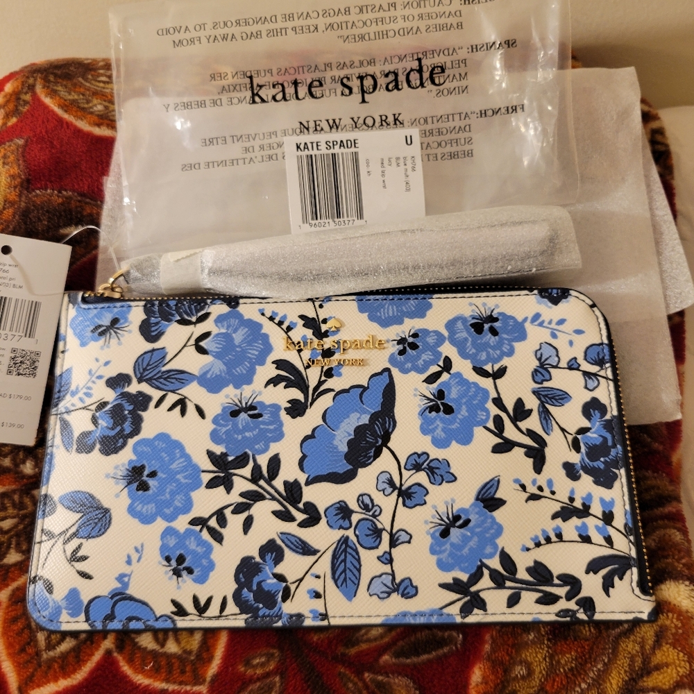 Kate spade lucy Vase floral Medium L zip wristlet. Blue multi color. NWT